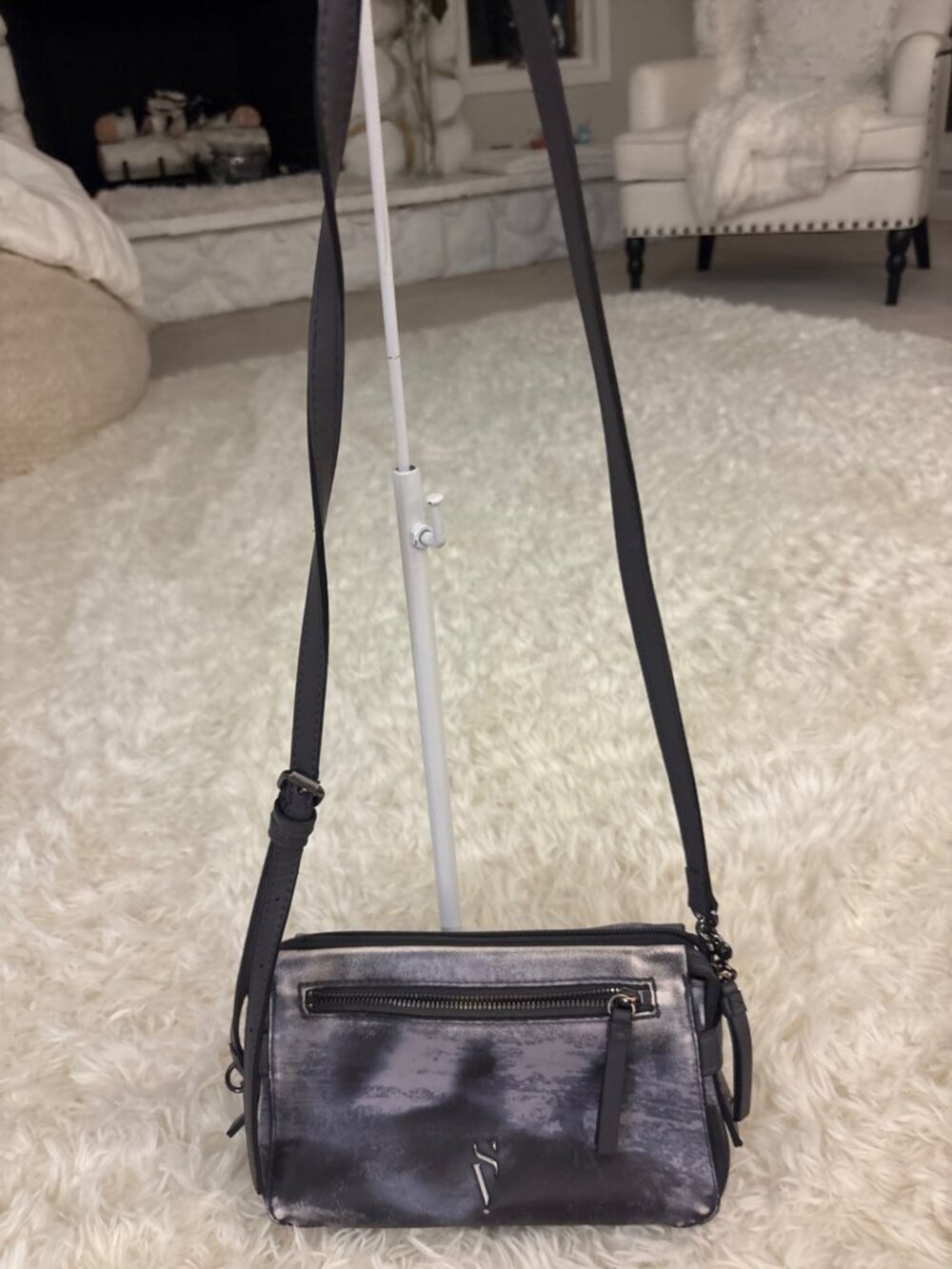 Simply Vera Vera Wang Metallic Silver Crossbody Bag Small Adjustable Strap Zip